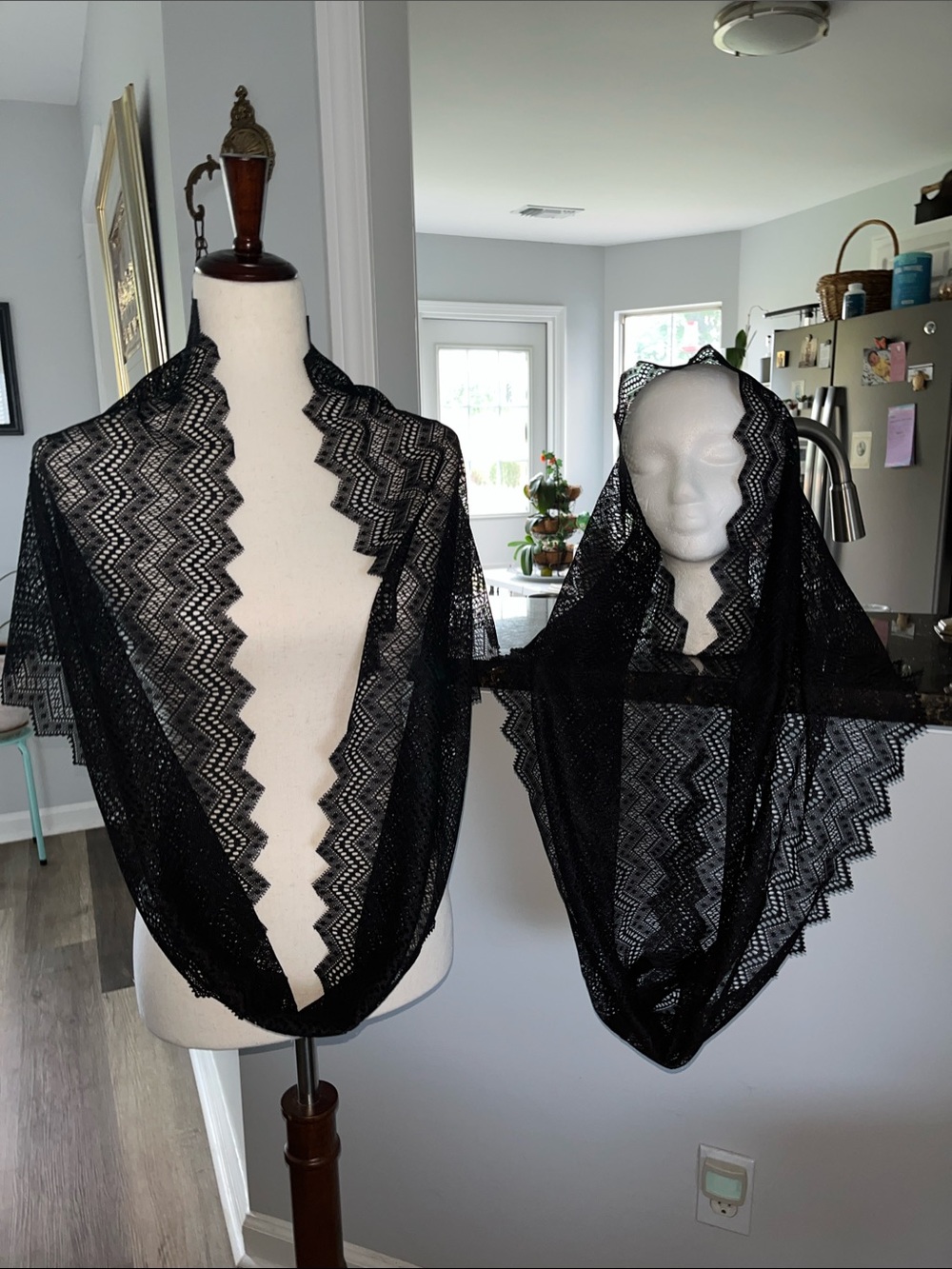 Elegant Infinity Lace Mantilla Veil - Shoulder Scarf